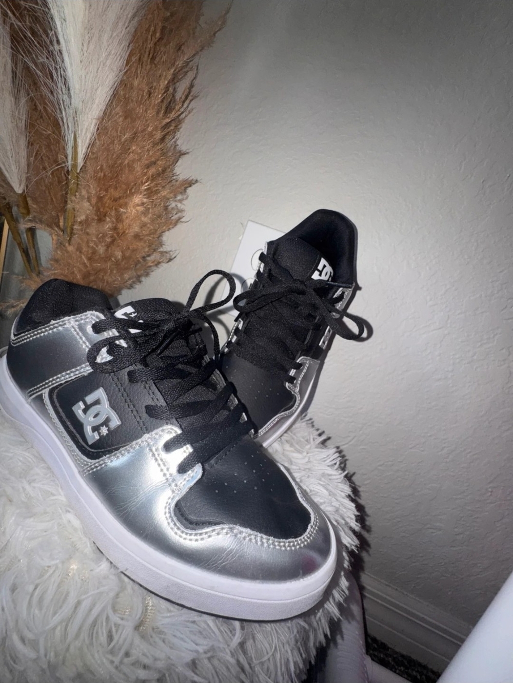 Black Armor Cure DC Skateboarding Shoes Silver & Black Skate Sneakers Women's 7